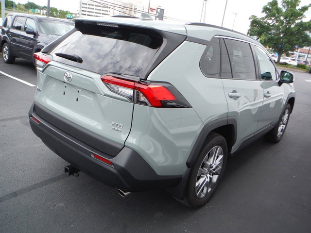 Used 2023 Toyota RAV4 XLE Premium AWD/4WD image 7