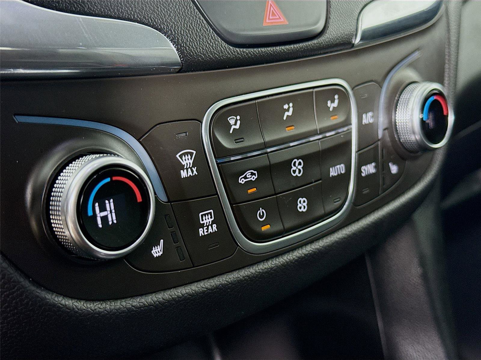 Used 2018 Chevrolet Equinox LT image 15