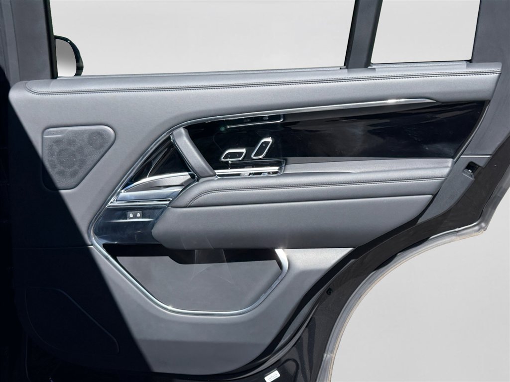 Used 2024 Land Rover Range Rover Long Wheelbase SE image 21