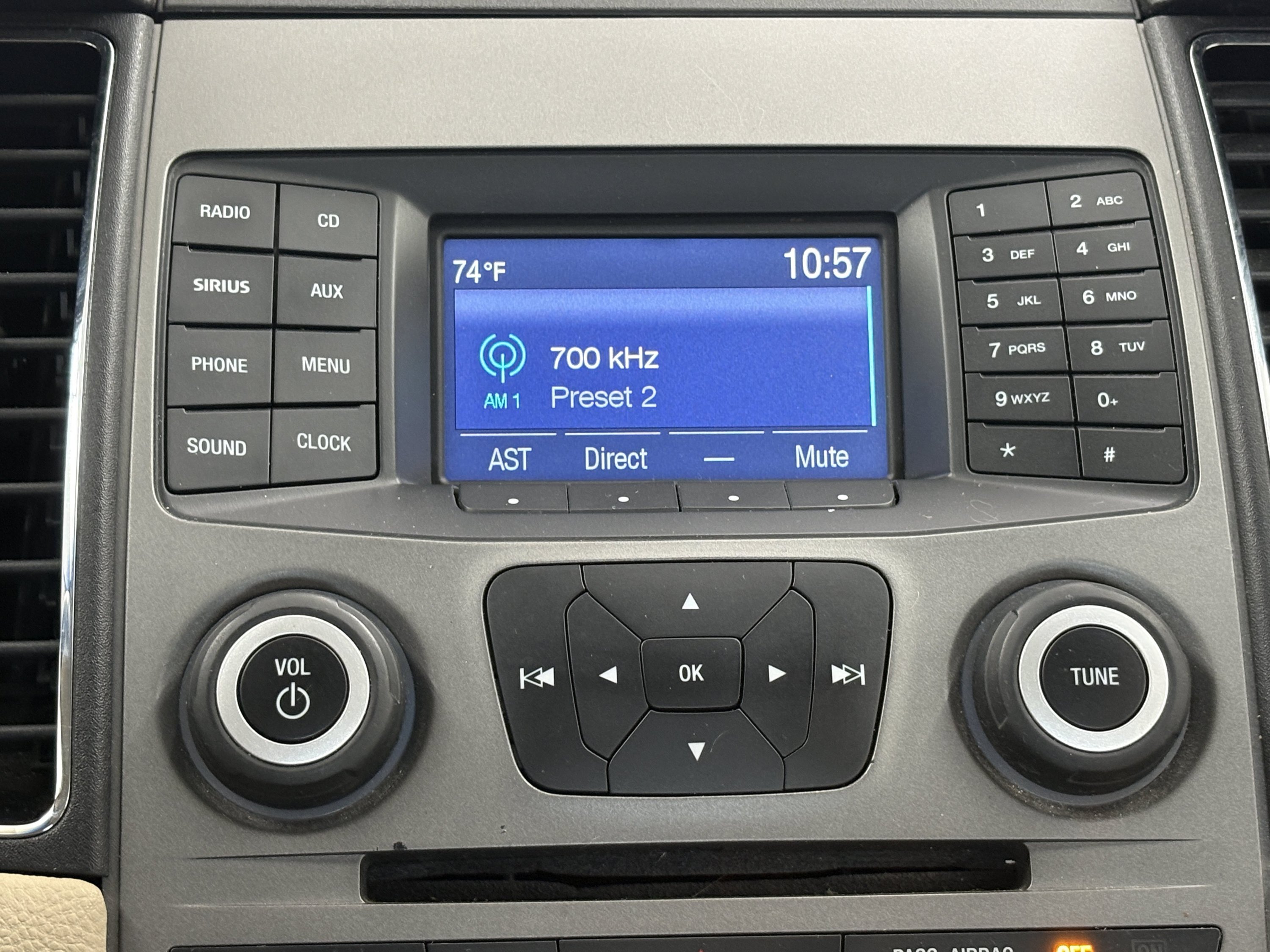 Used 2015 Ford Taurus SE FWD image 14