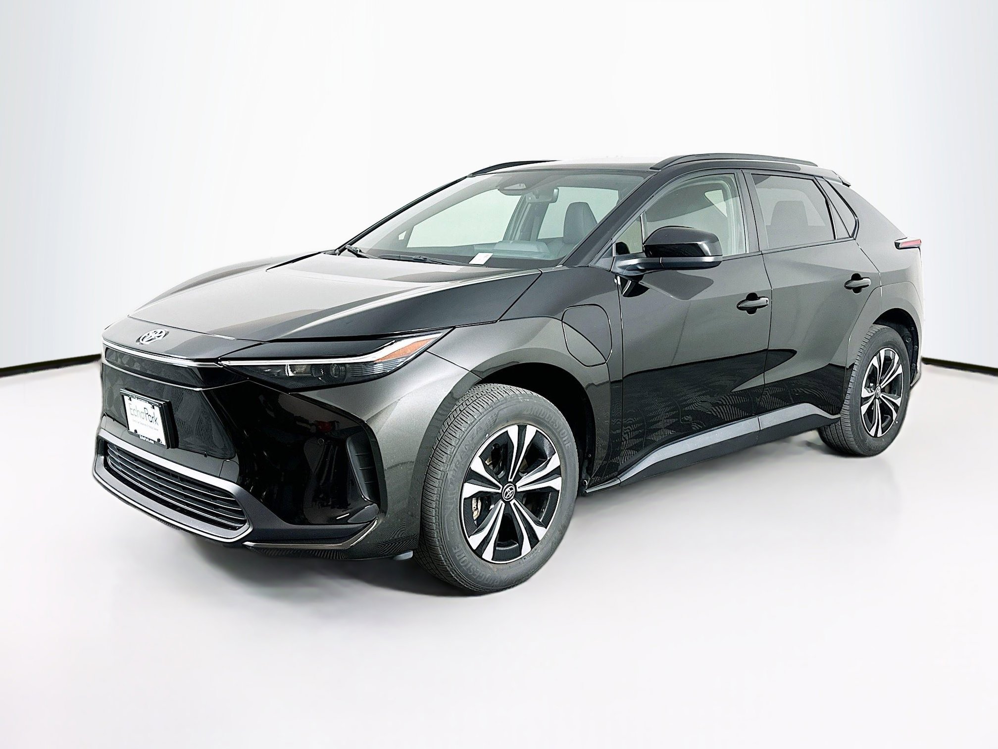 Used 2023 Toyota bZ4X XLE w/ Weather Package AWD/4WD image 3