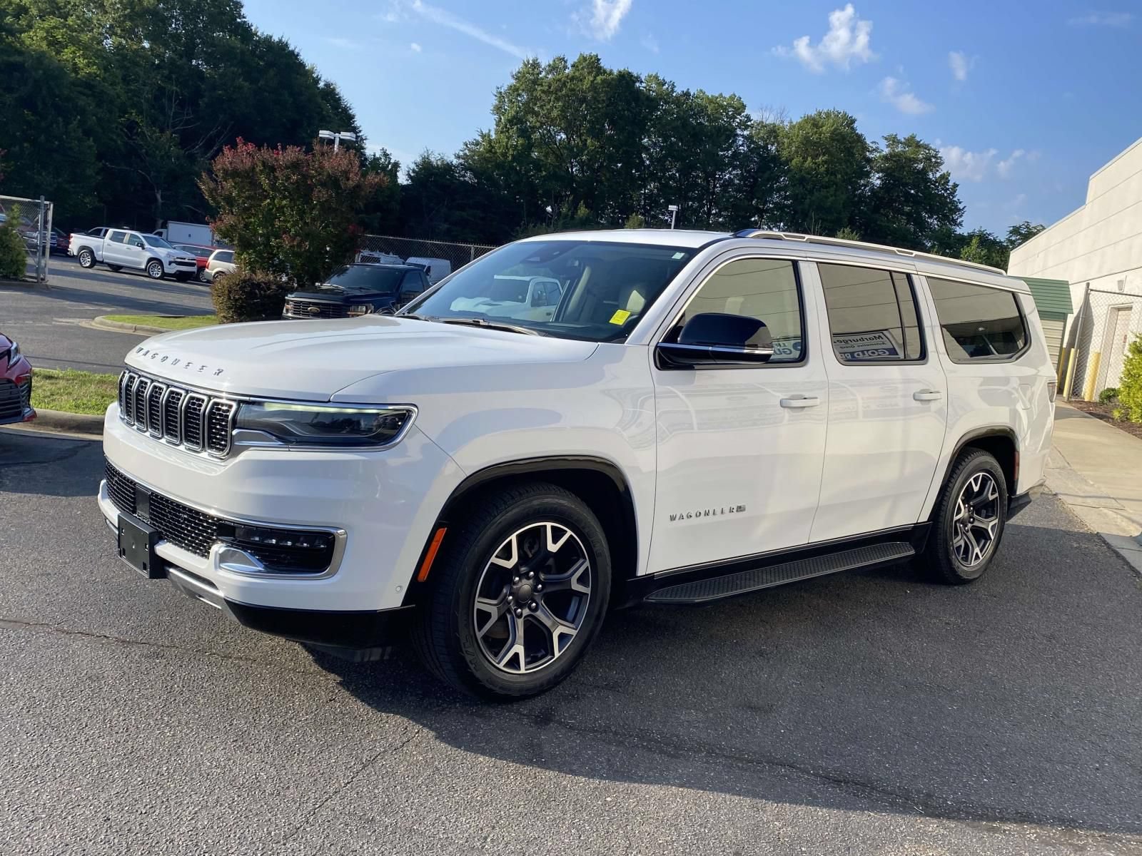 Used 2024 Jeep Wagoneer L Series III w/ Flexible Seating Group AWD/4WD image 3
