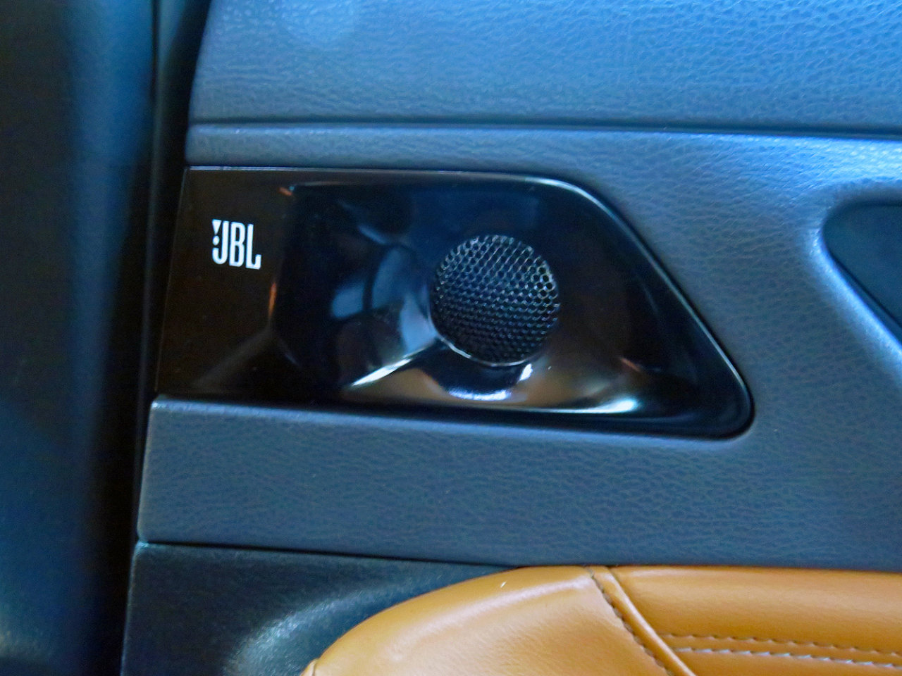 Used 2019 Toyota Avalon Limited image 28