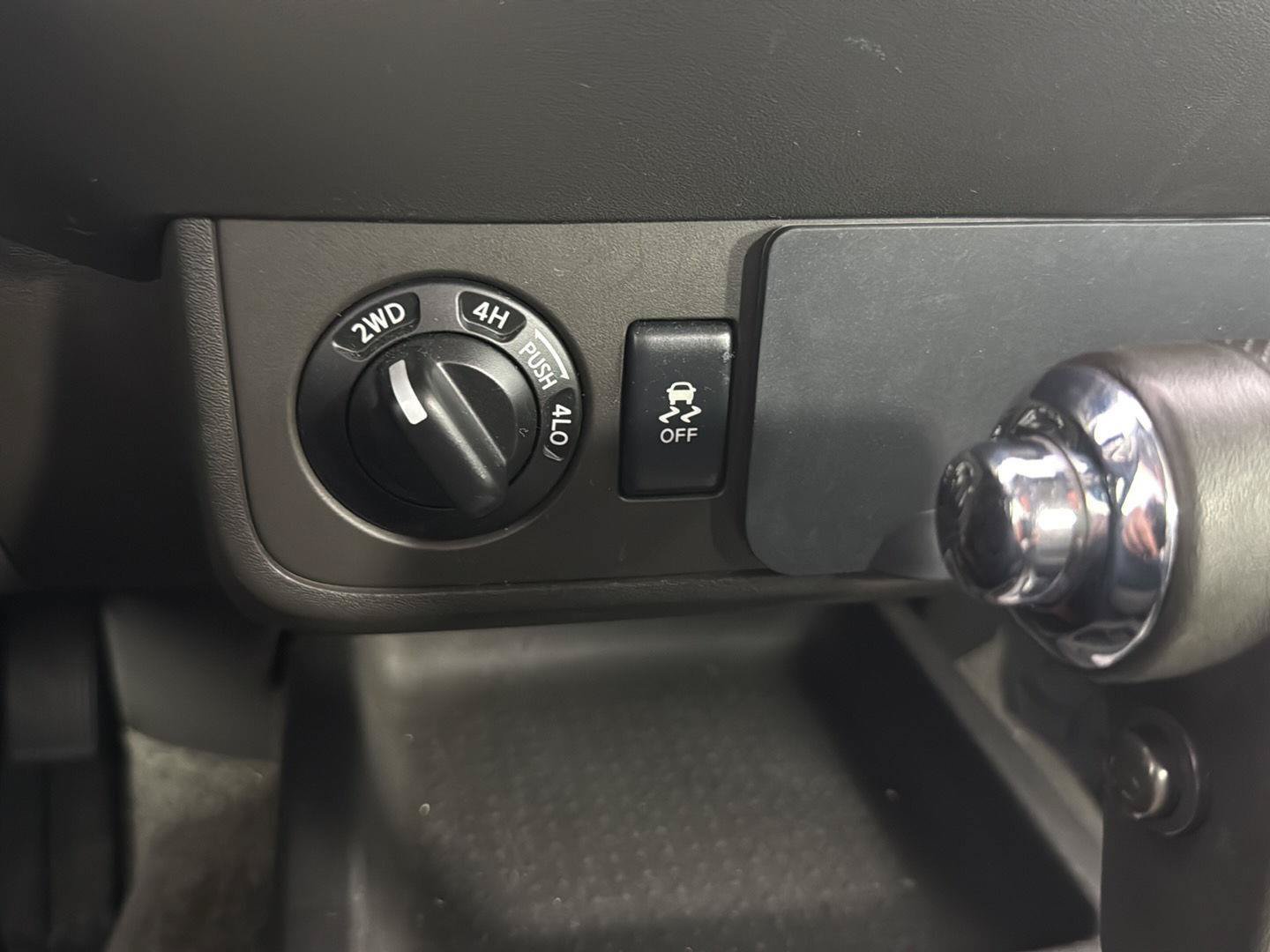 Used 2014 Nissan Frontier SV AWD/4WD image 12