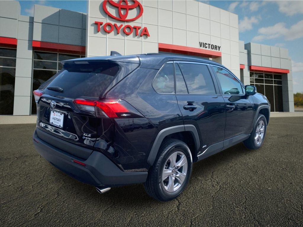 Used 2025 Toyota RAV4 XLE AWD/4WD image 3