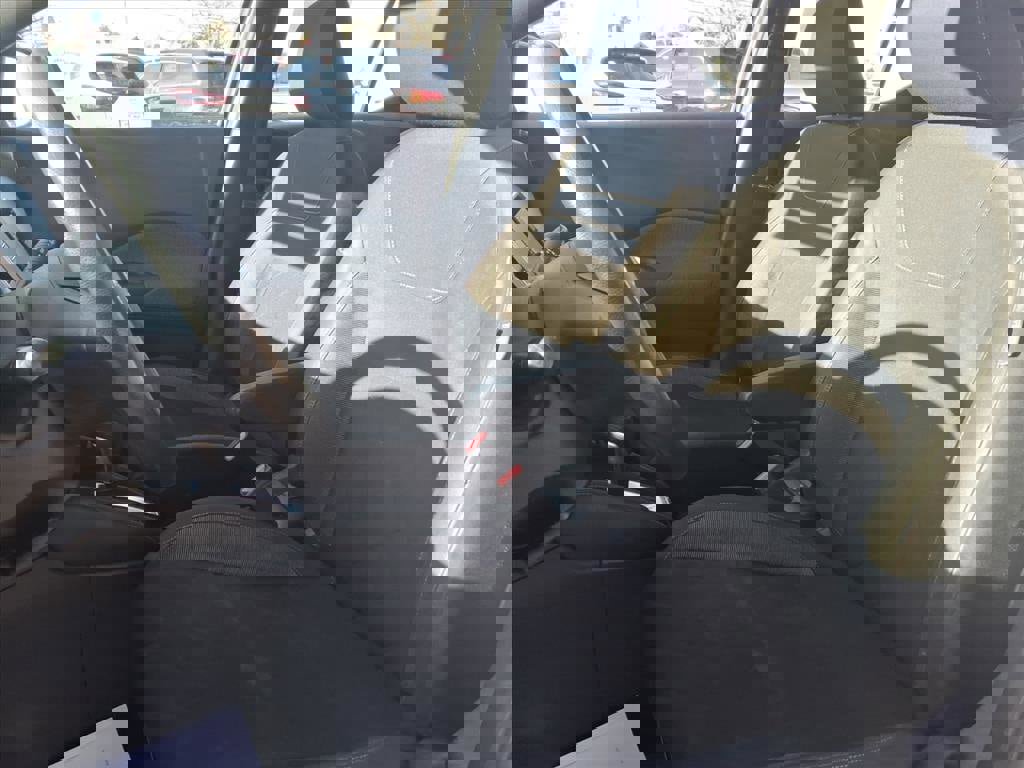 Used 2019 Nissan Kicks S image 18