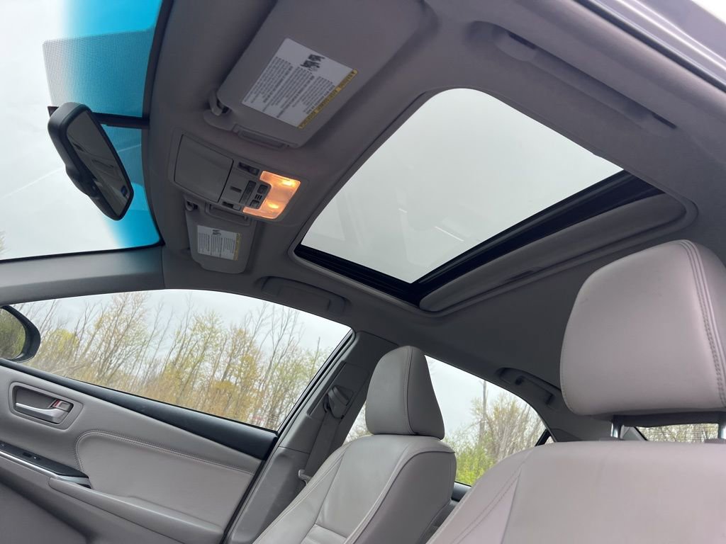 Used 2015 Toyota Camry XLE w/ Moonroof Package FWD image 6
