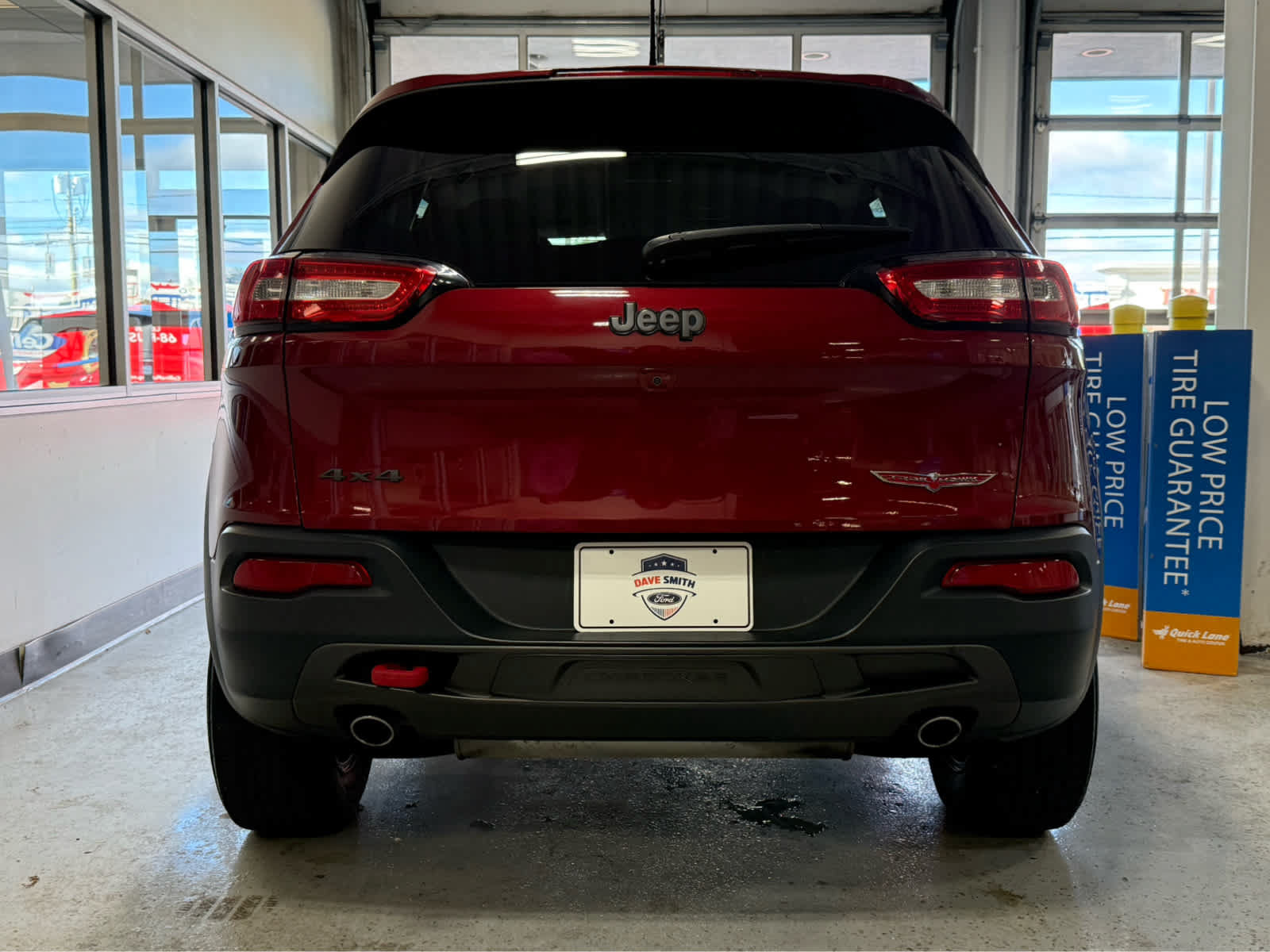 Used 2015 Jeep Cherokee Trailhawk w/ Leather Interior Group AWD/4WD image 7