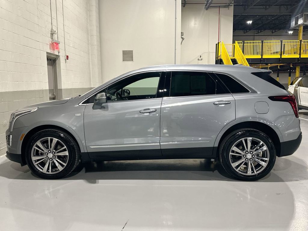Used 2025 Cadillac XT5 Premium Luxury image 2