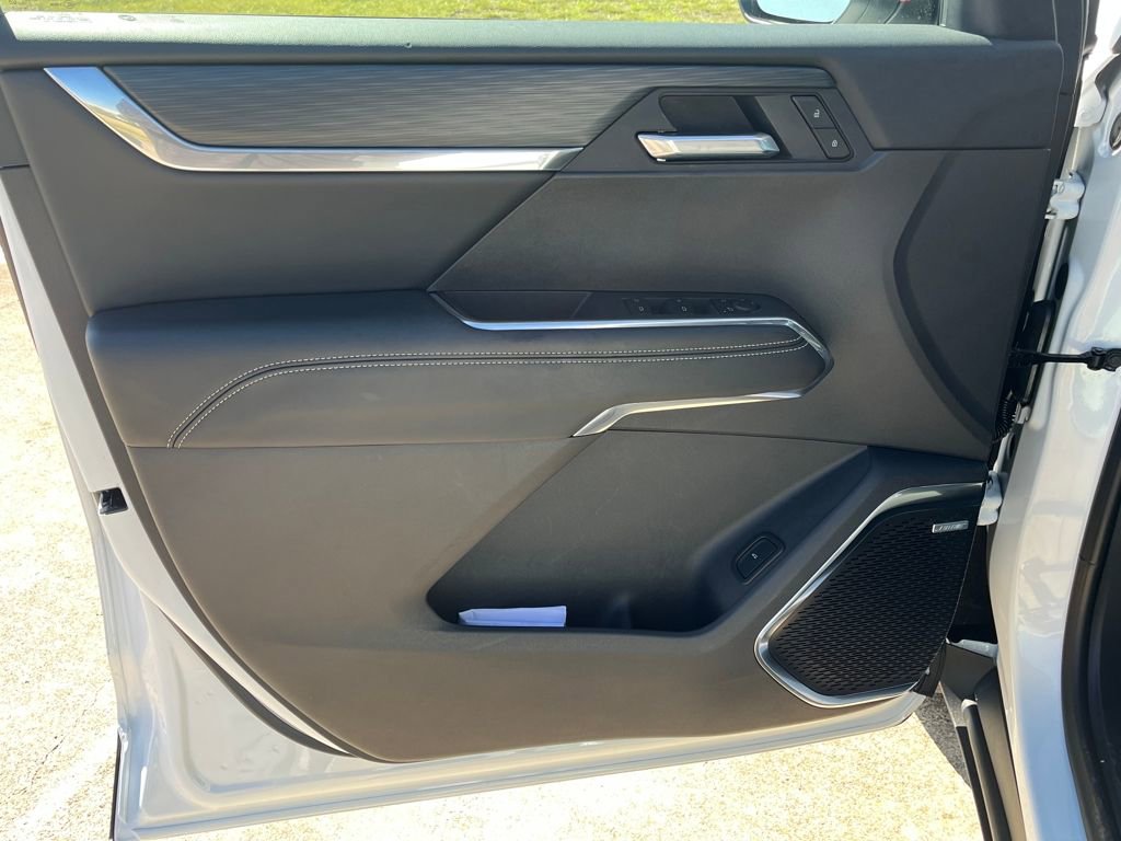 Used 2025 GMC Acadia Elevation image 13