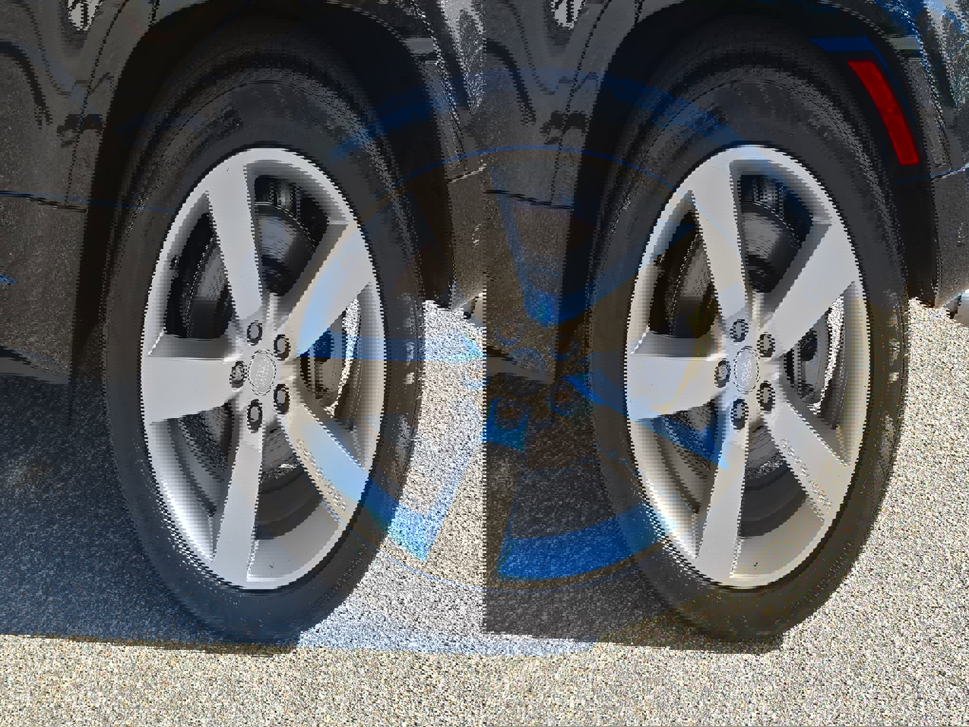 Certified 2025 Land Rover Defender 110 X-Dynamic SE image 33