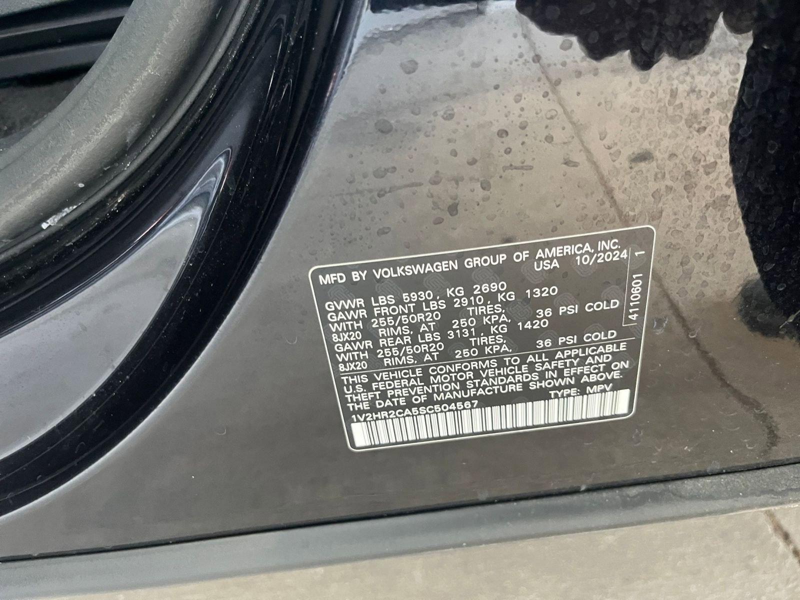 Used 2025 Volkswagen Atlas SE AWD/4WD image 32