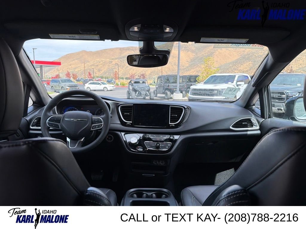 Used 2025 Chrysler Pacifica Select FWD image 20