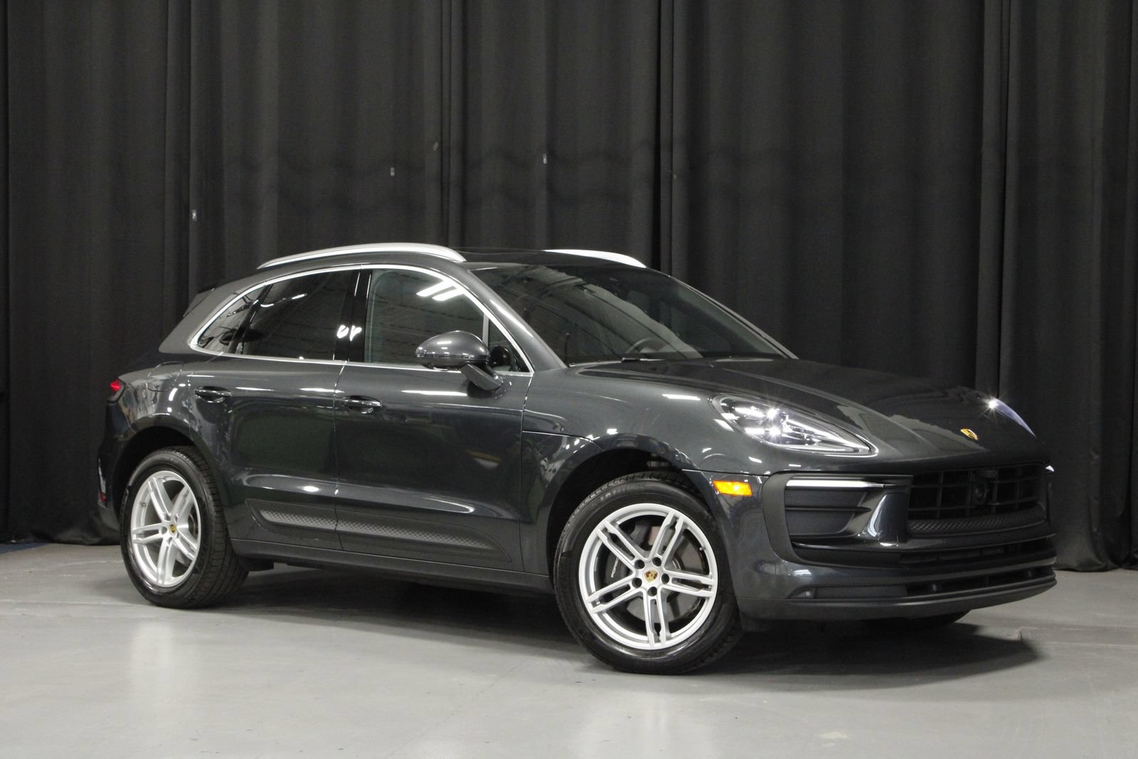 Certified 2025 Porsche Macan AWD/4WD image 7
