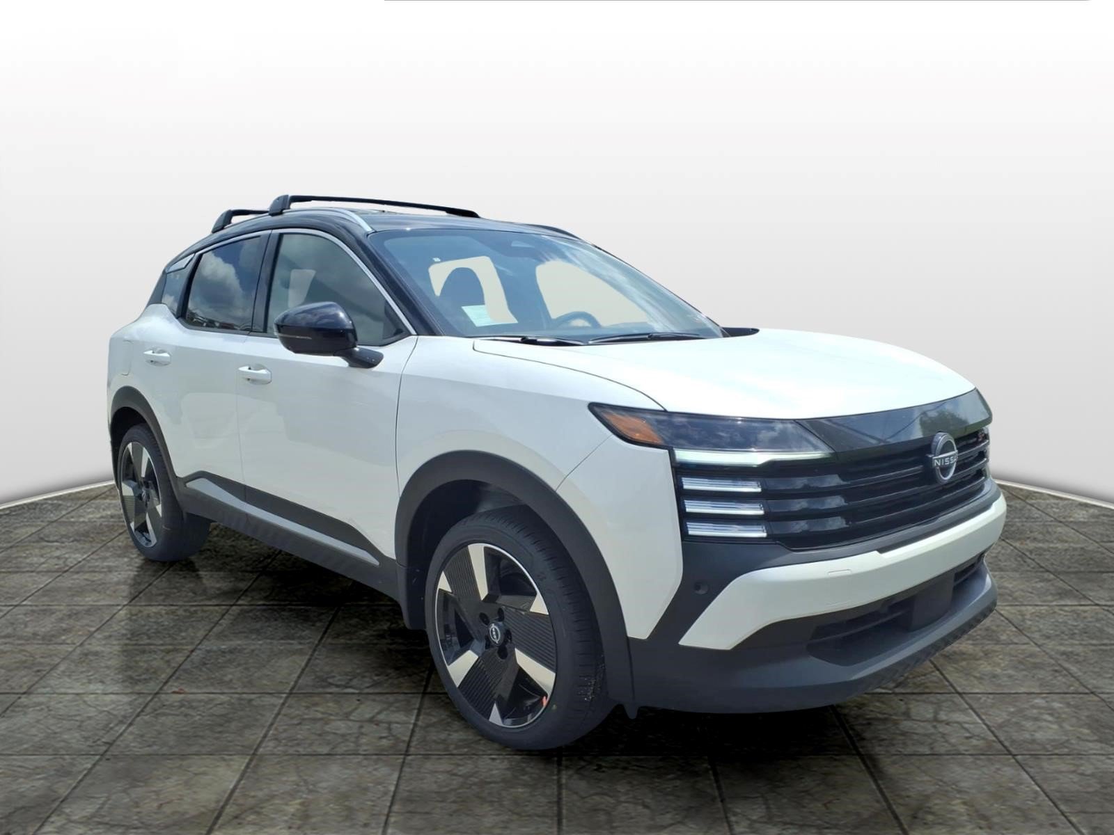 New 2026 Nissan Kicks SR w/ Cold Weather Package