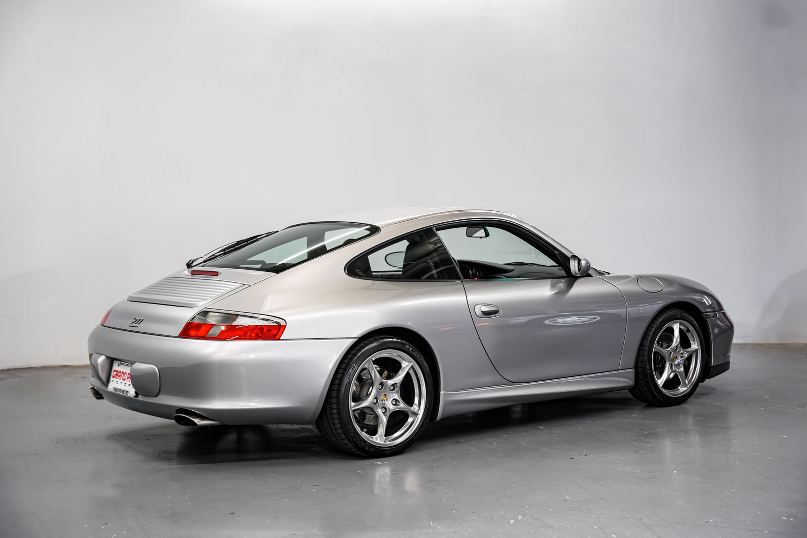Used 2004 Porsche 911 Carrera RWD image 3