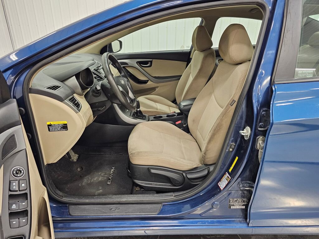 Used 2015 Hyundai Elantra SE FWD image 11