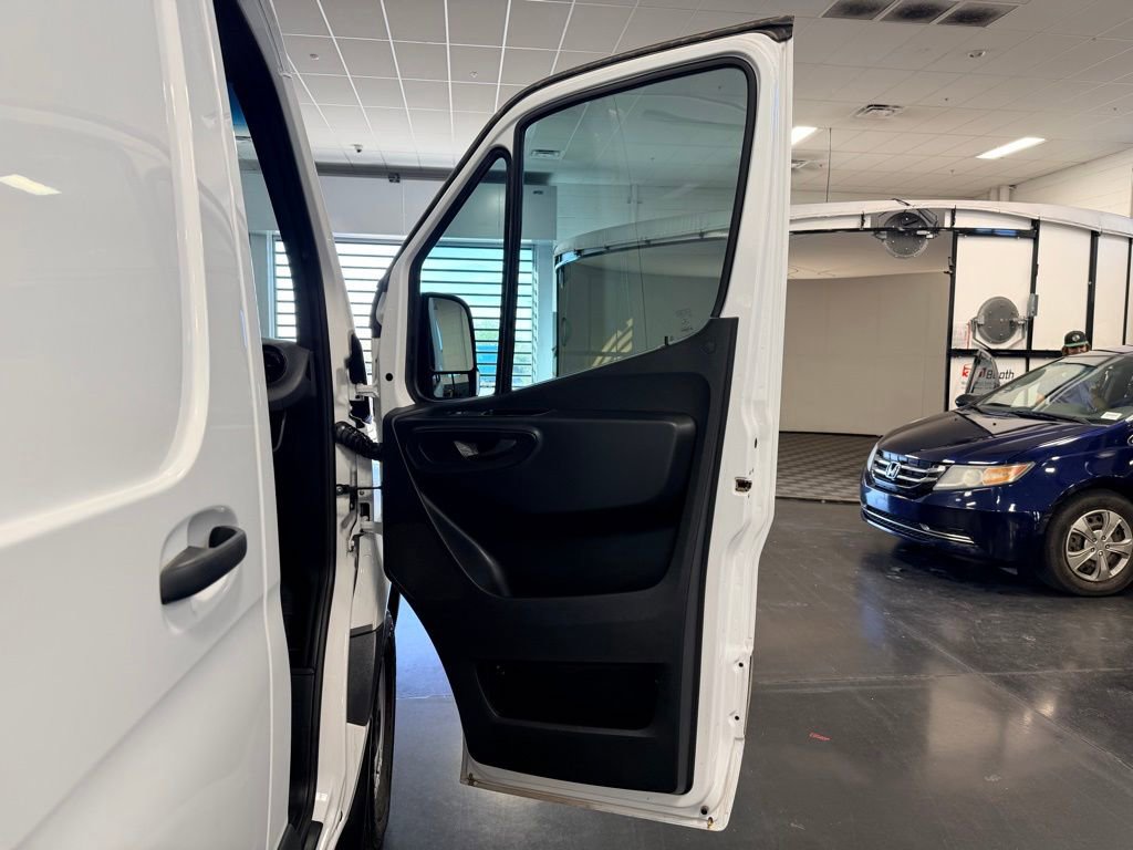 Used 2021 Mercedes-Benz Sprinter 2500 image 30
