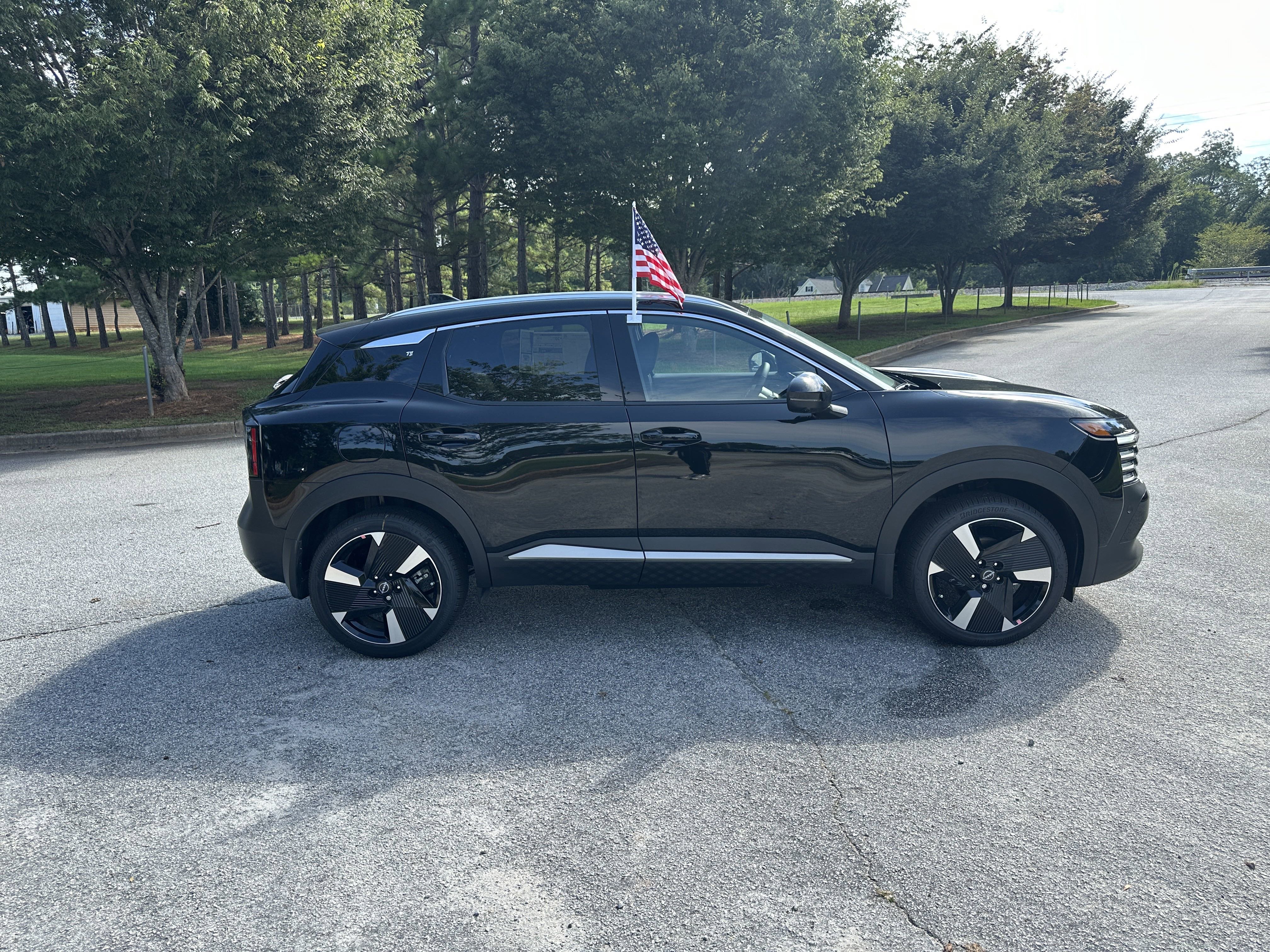 New 2025 Nissan Kicks SR image 4