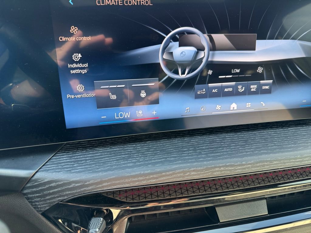 Certified 2025 BMW 230i xDrive Coupe w/ Premium Package image 24