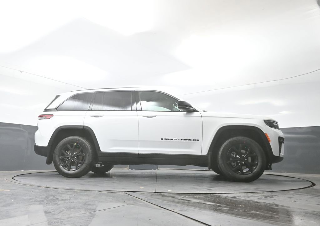 New 2026 Jeep Grand Cherokee Altitude image 37