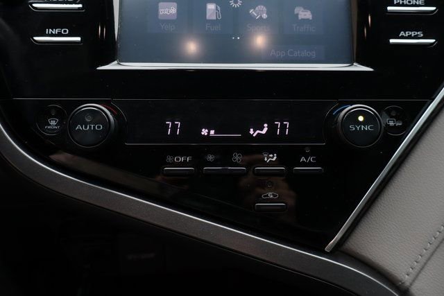 Used 2018 Toyota Camry XLE image 19