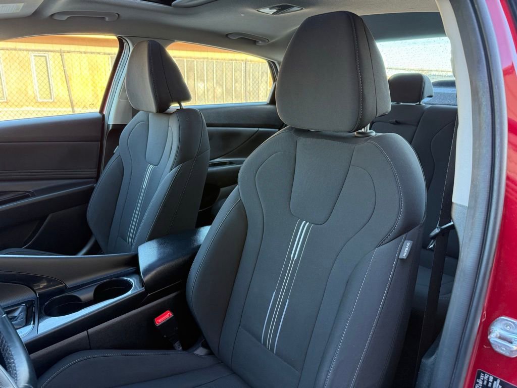 Used 2021 Hyundai Elantra SEL w/ Convenience + Premium Package image 12