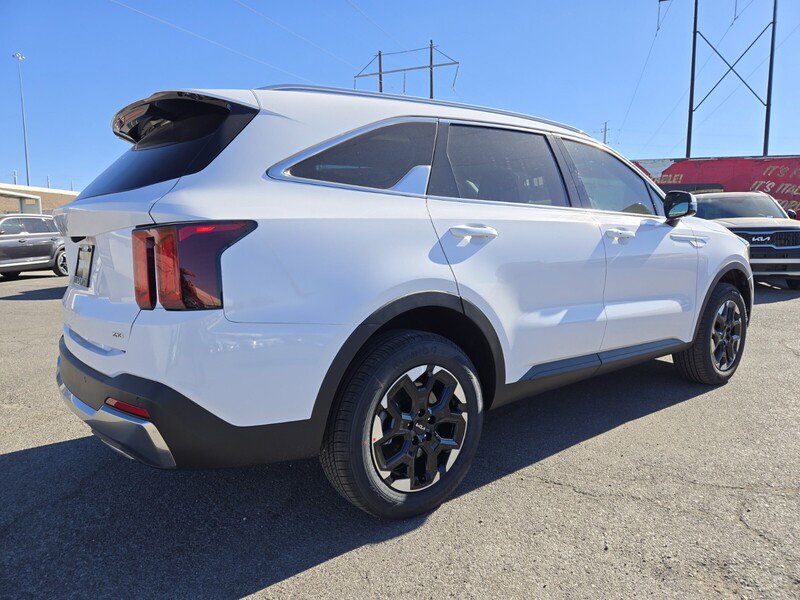 New 2025 Kia Sorento S image 3