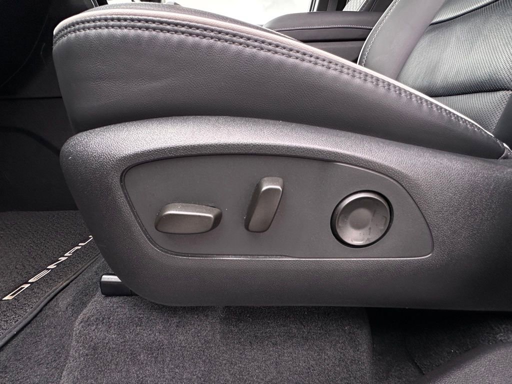 Used 2025 GMC Acadia Denali w/ Super Cruise Package image 18
