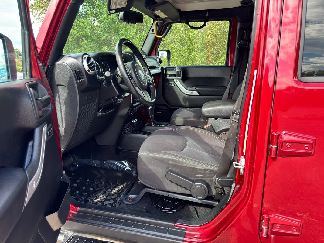 Used 2013 Jeep Wrangler Unlimited Sahara w/ Dual Top Group AWD/4WD image 22