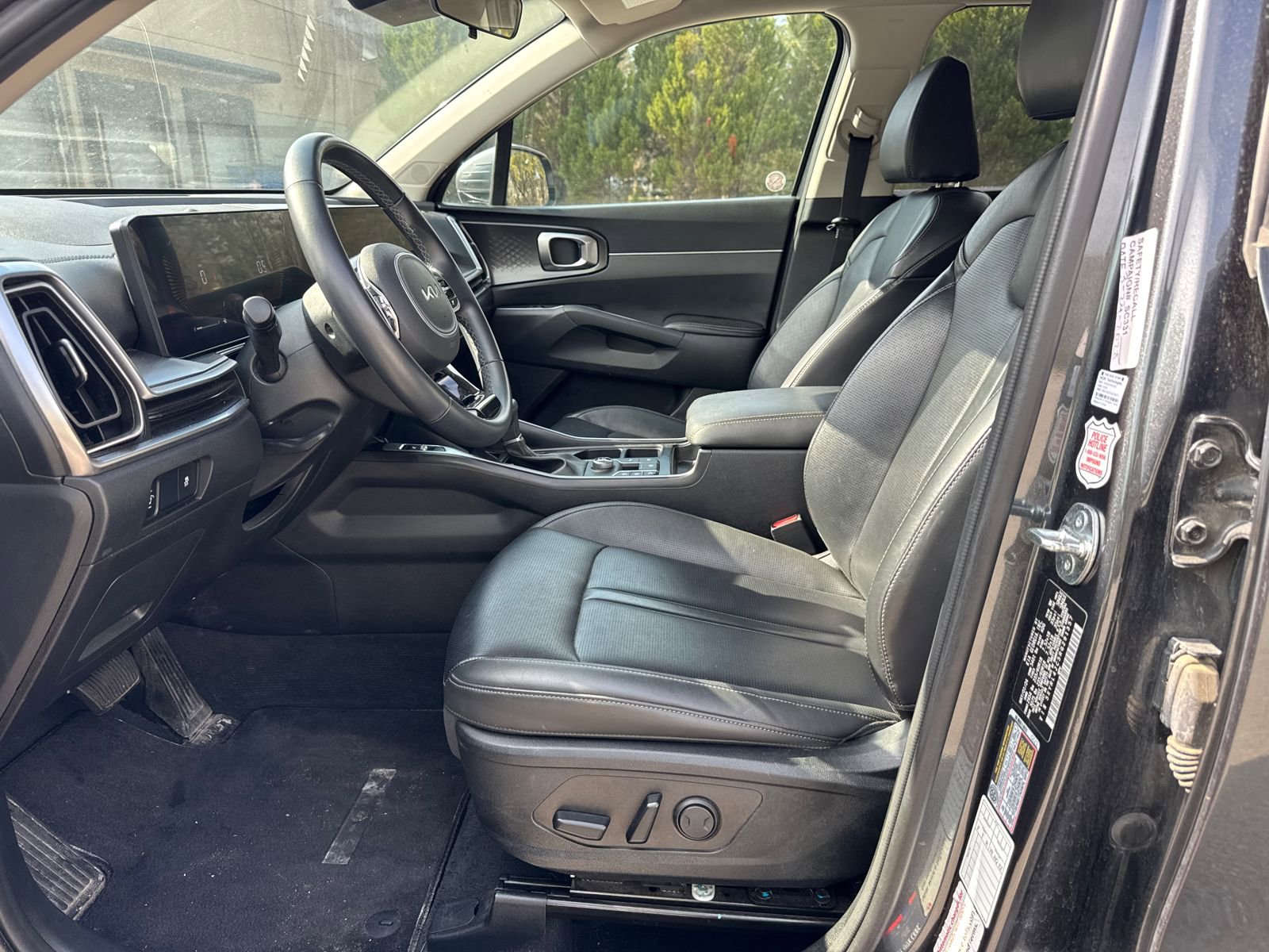 Used 2024 Kia Sorento S image 9