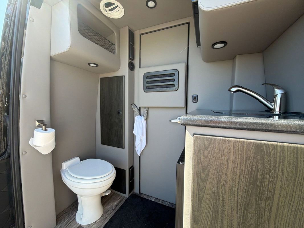 Used 2023 Mercedes-Benz Sprinter 3500 image 5