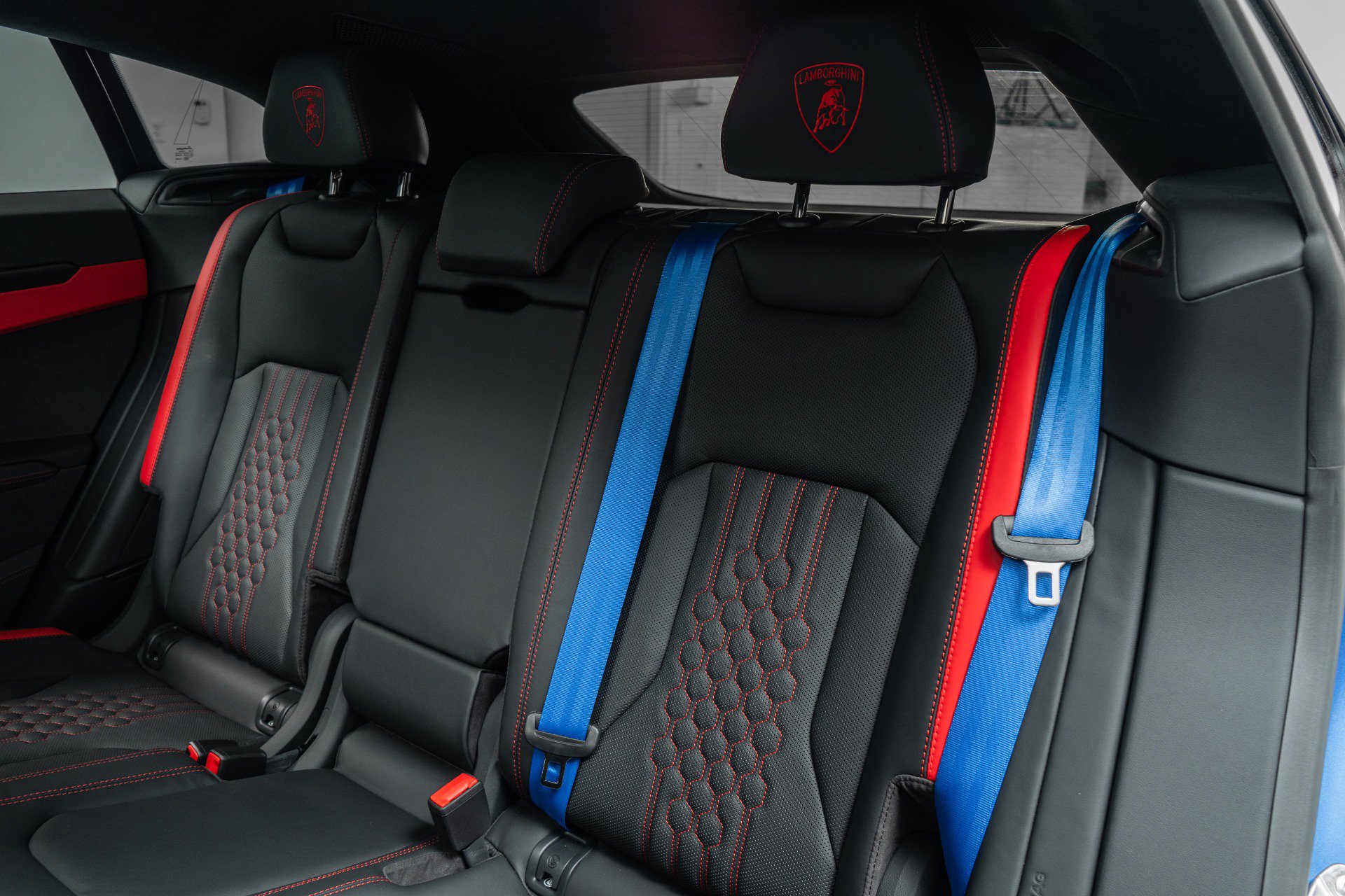 Used 2025 Lamborghini Urus SE image 16