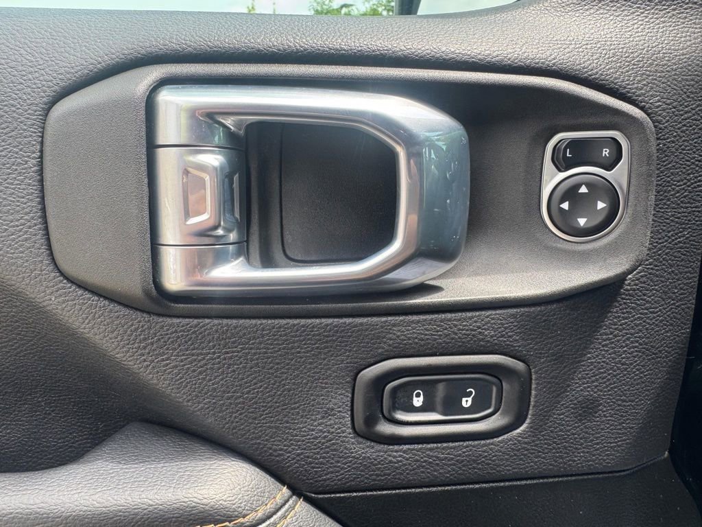 Used 2022 Jeep Wrangler Unlimited Sahara AWD/4WD image 12