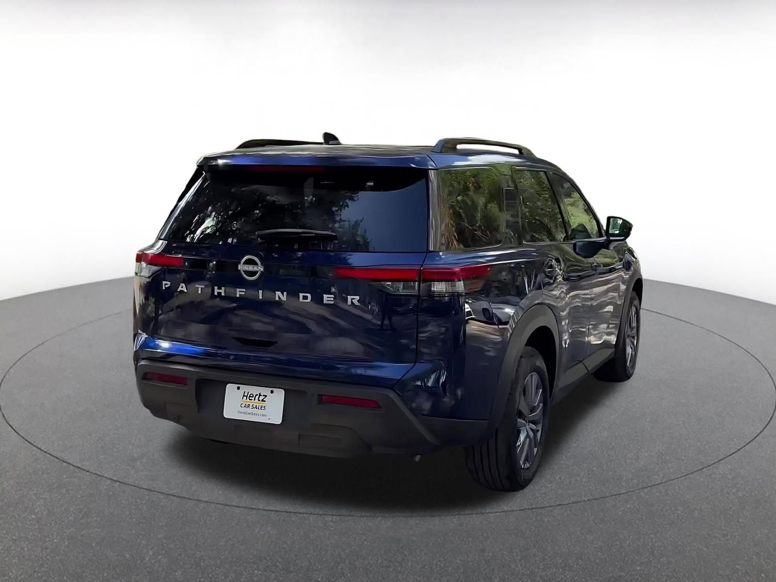 Used 2025 Nissan Pathfinder SV image 14