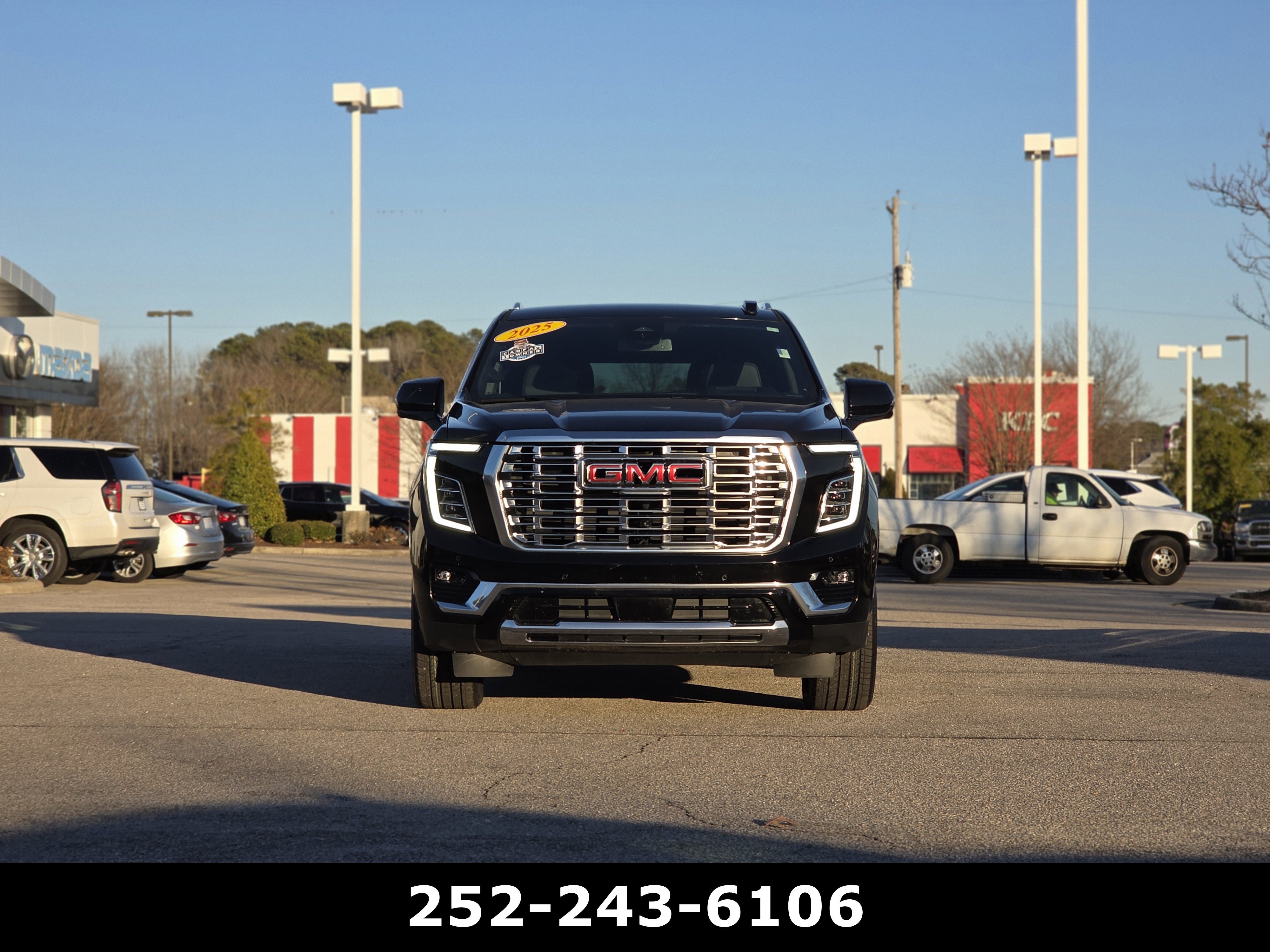 Used 2025 GMC Yukon Denali AWD/4WD image 2