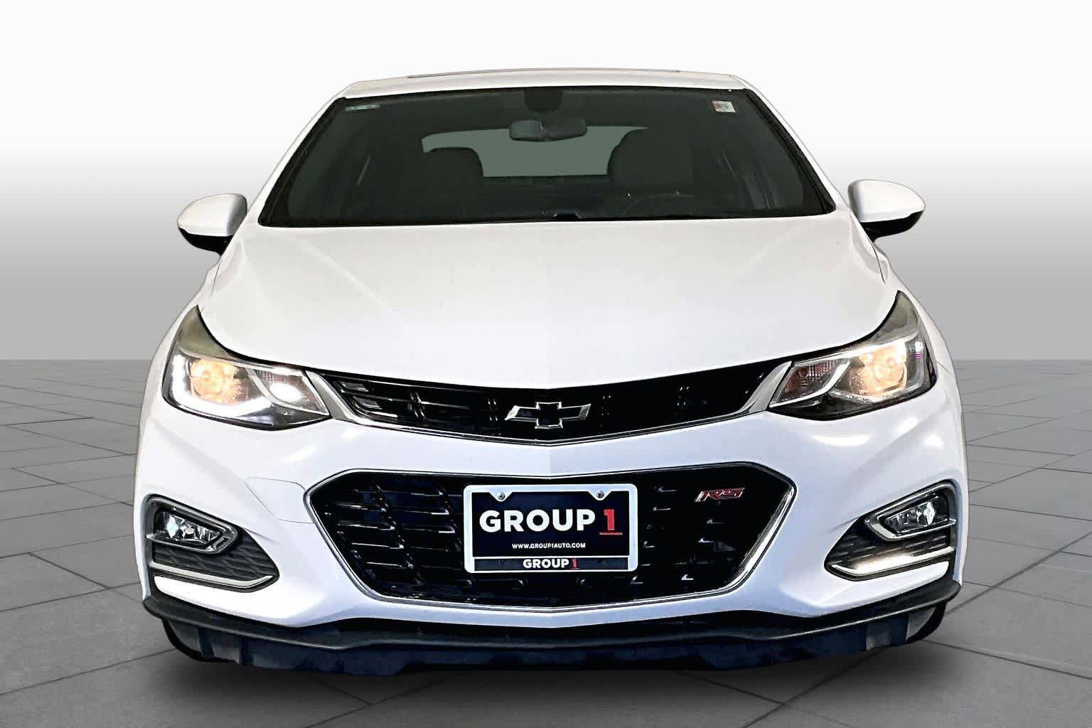 Used 2018 Chevrolet Cruze LT w/ Sun And Sound Package FWD image 4