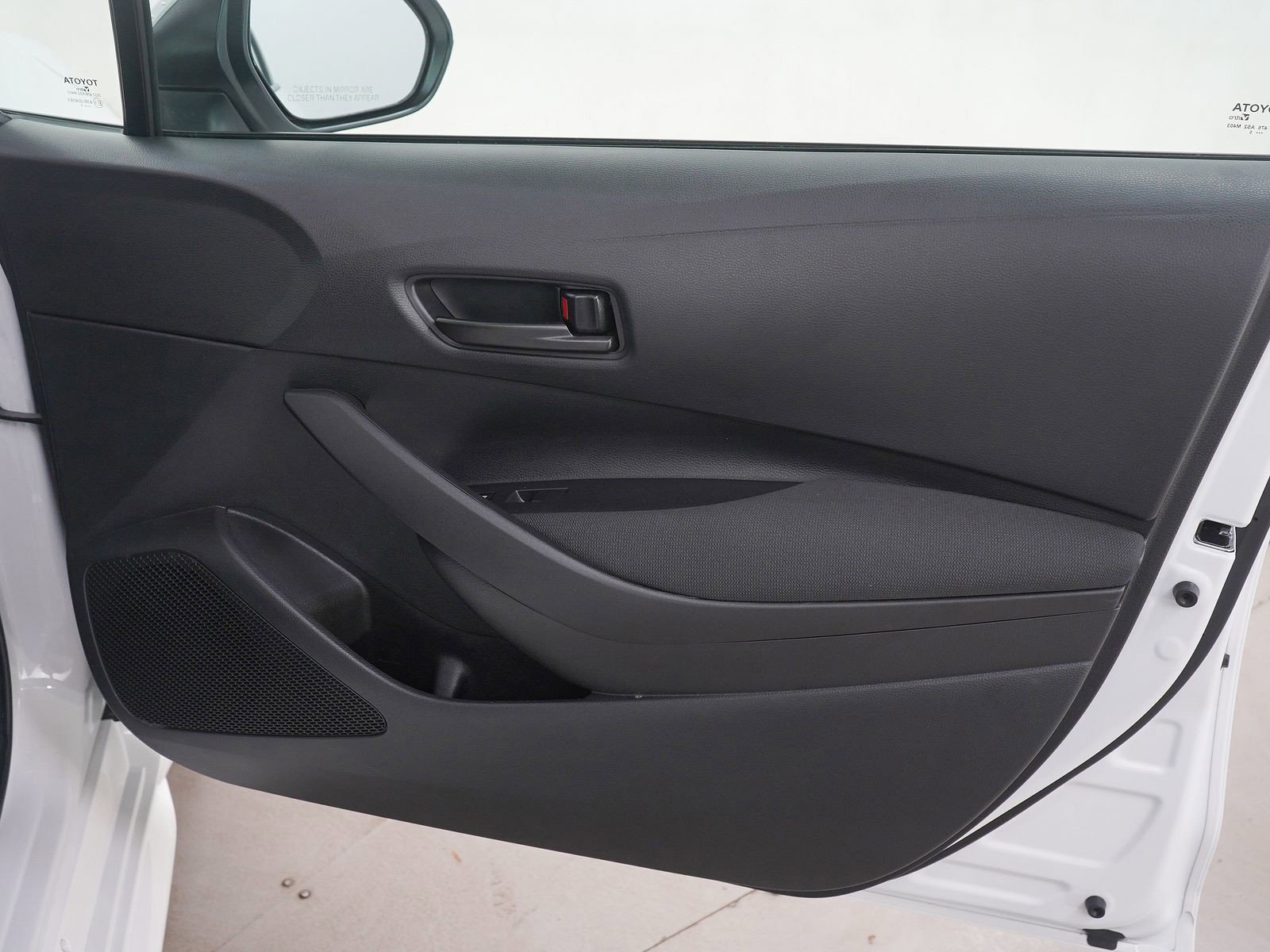 Used 2025 Toyota Corolla LE FWD image 12