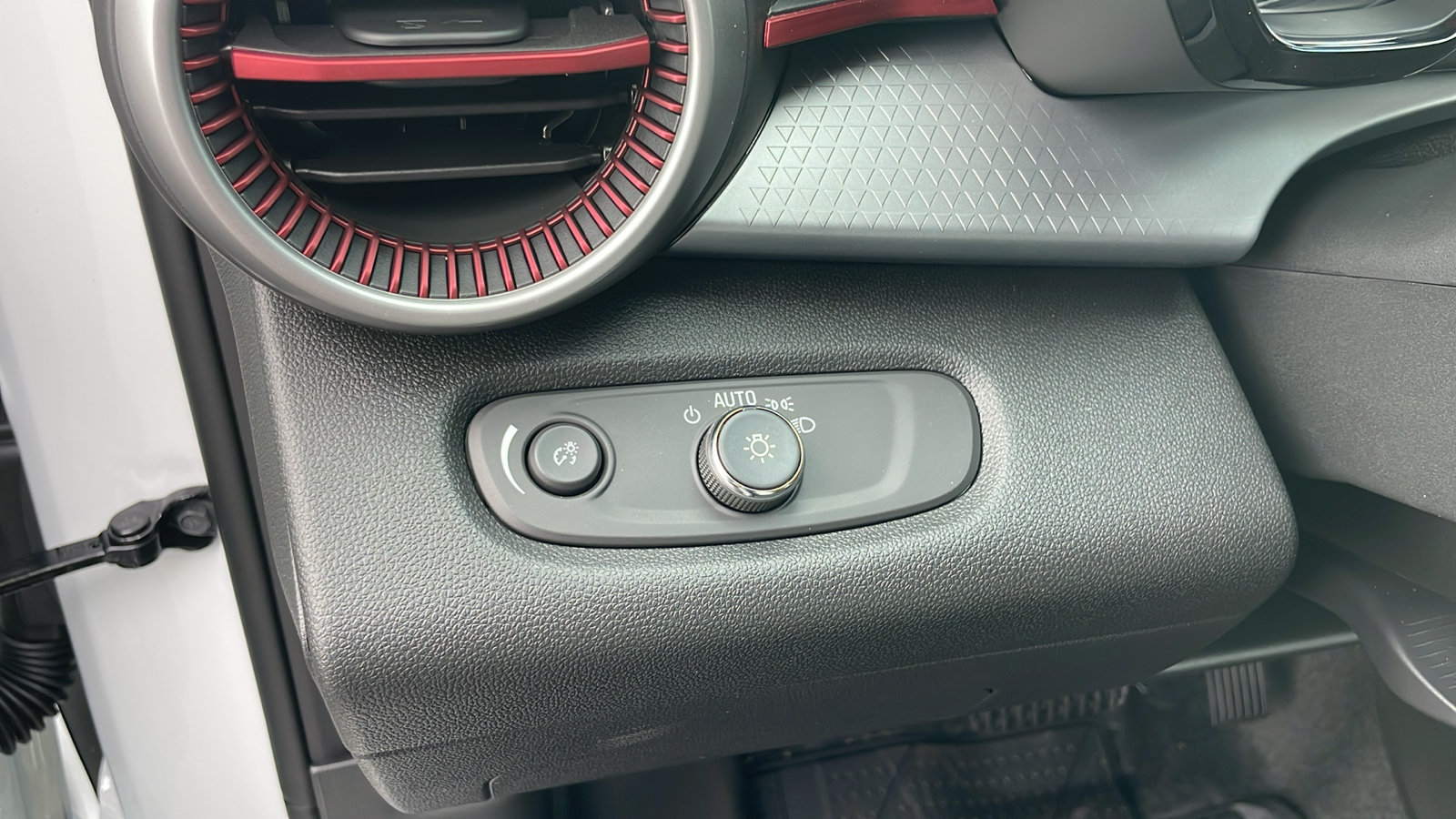 New 2026 Chevrolet Trax RS w/ Sunroof Package FWD image 27