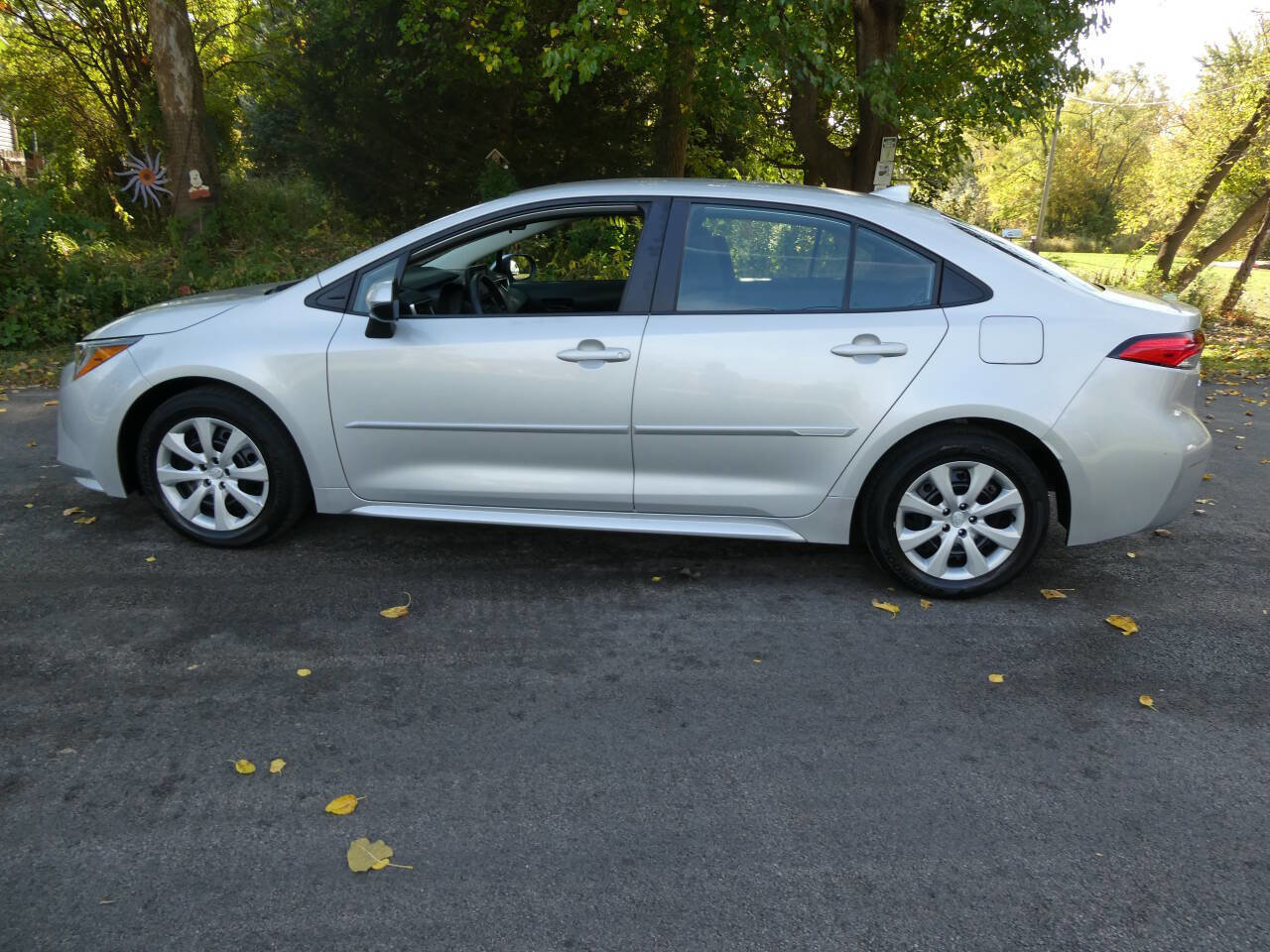 Used 2024 Toyota Corolla LE FWD image 7
