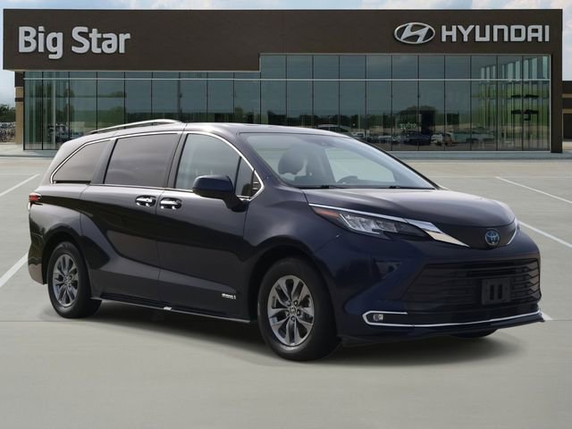 Used 2021 Toyota Sienna XLE image 6
