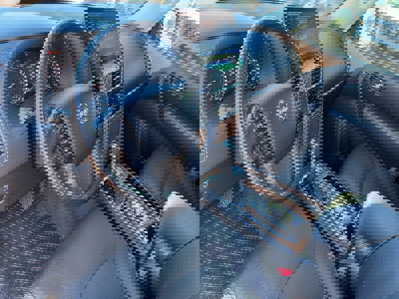 Used 2021 Nissan Armada SL w/ Captain's Chairs Package image 18