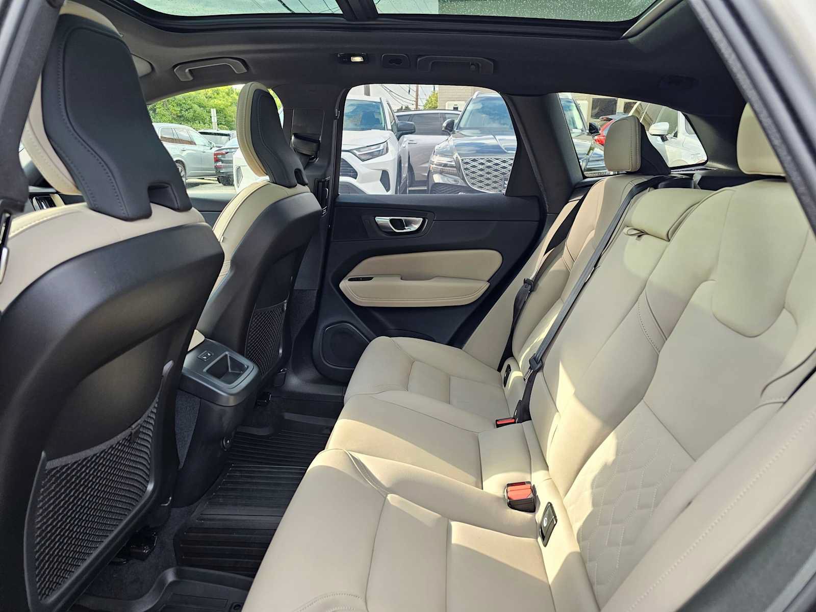 Used 2026 Volvo XC60 B5 Plus w/ Protection Package Premier AWD/4WD image 18