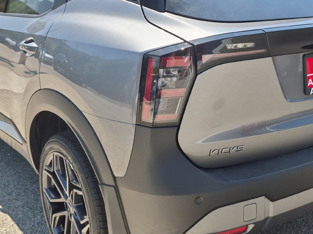 New 2026 Nissan Kicks SR FWD image 10