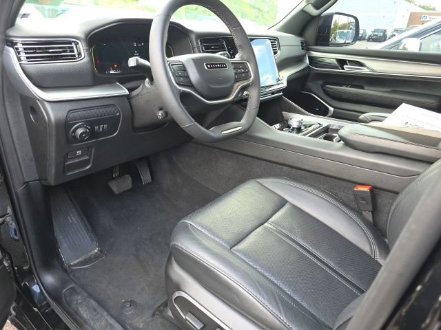 Used 2025 Jeep Wagoneer L Series II w/ Premium Group I AWD/4WD image 14