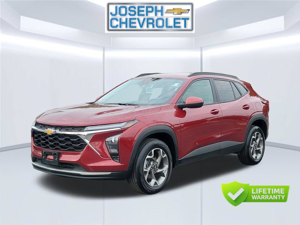 Used 2025 Chevrolet Trax LT FWD image 2