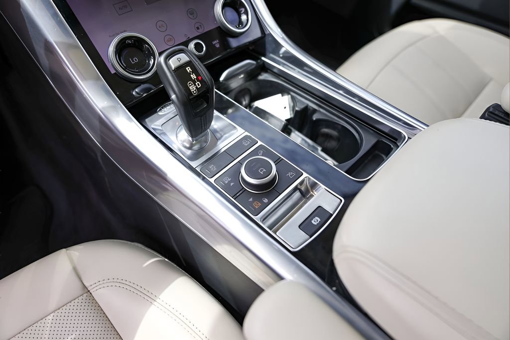 Used 2018 Land Rover Range Rover Sport Supercharged AWD/4WD image 19