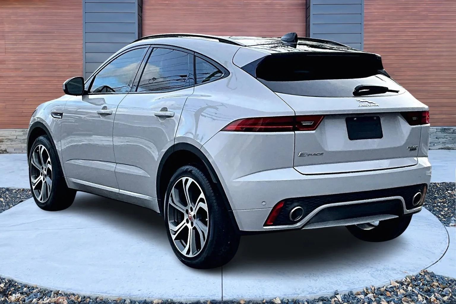 Used 2019 Jaguar E-PACE R-Dynamic SE image 2