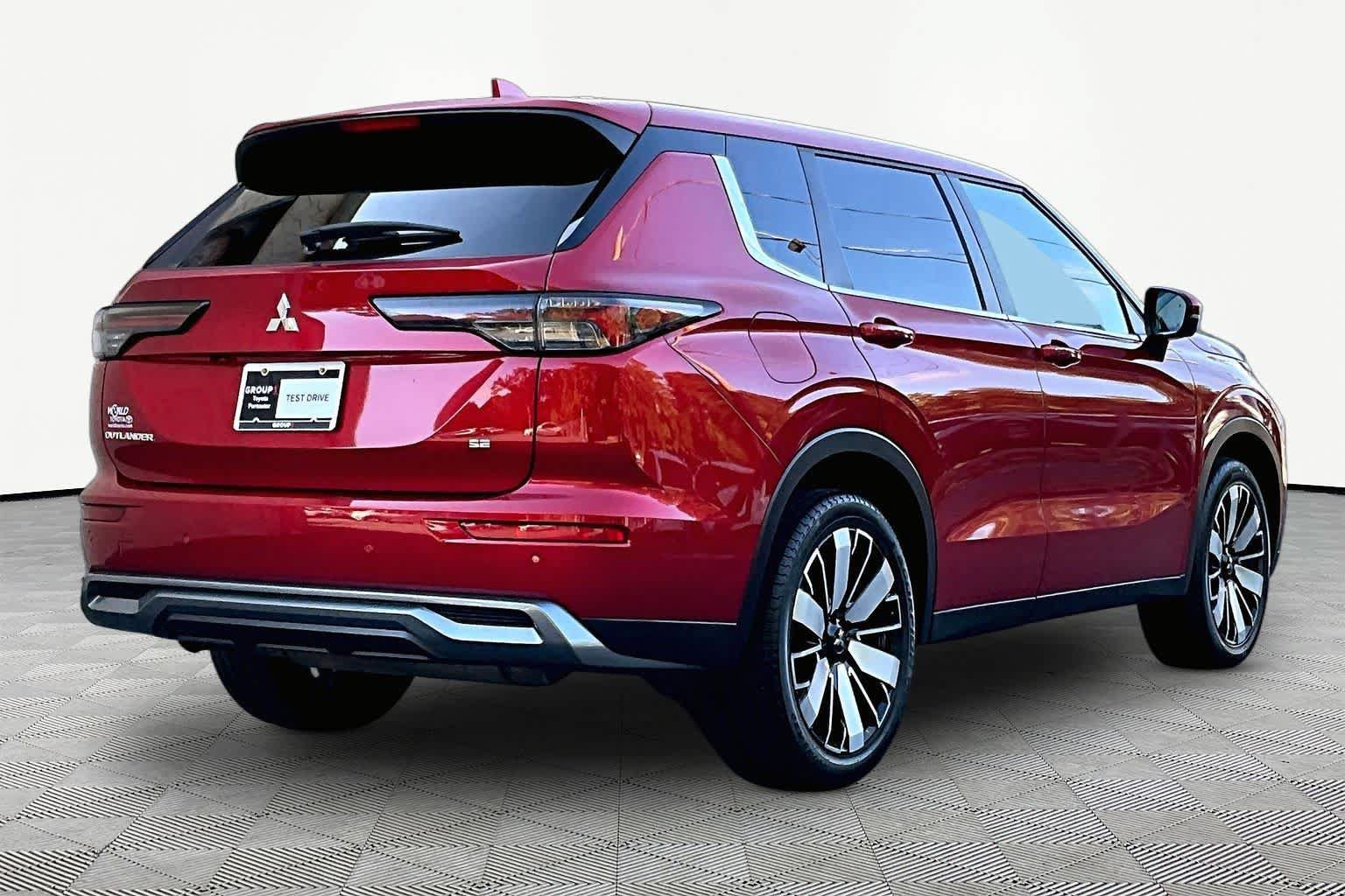 Used 2025 Mitsubishi Outlander SE FWD image 13