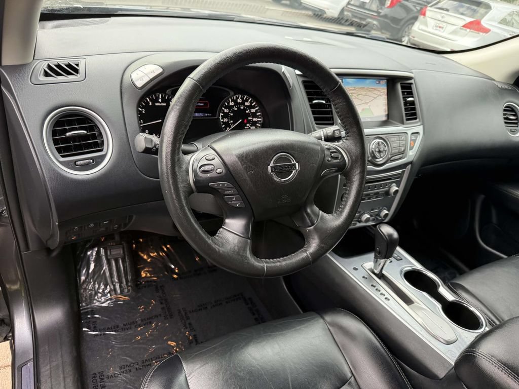 Used 2020 Nissan Pathfinder SL FWD image 2
